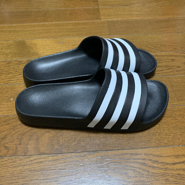 adidas(アディダス)の美品（ほぼ新品）adidas サンダル ブラック 26㎝ メンズの靴/シューズ(サンダル)の商品写真