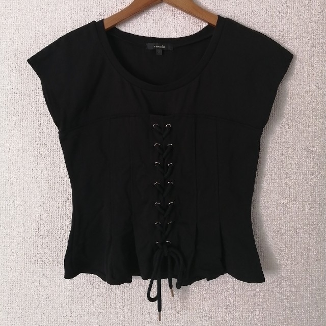 rienda(リエンダ)のリエンダriendaコルセット風カットソー半袖ブラックTシャツ黒フリーサイズ レディースのトップス(Tシャツ(半袖/袖なし))の商品写真