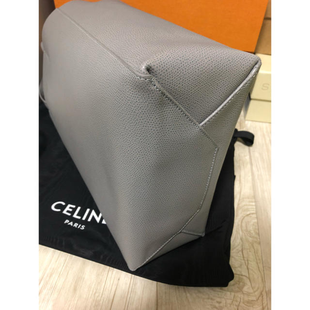 celine(セリーヌ)のセリーヌ    スモールカバ  グレー　新ロゴ レディースのバッグ(ショルダーバッグ)の商品写真