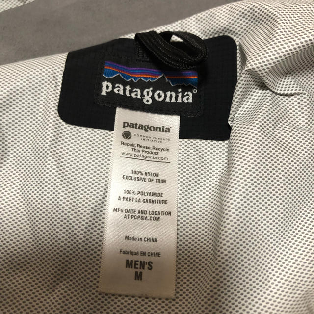 patagonia(パタゴニア)のパタゴニア ナイロン パーカー ブラック ジャンク品 メンズのジャケット/アウター(ナイロンジャケット)の商品写真