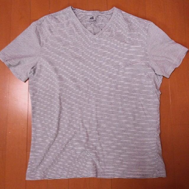 H&M(エイチアンドエム)のH&M　Vネック Tシャツ 　Lサイズ メンズのトップス(Tシャツ/カットソー(半袖/袖なし))の商品写真