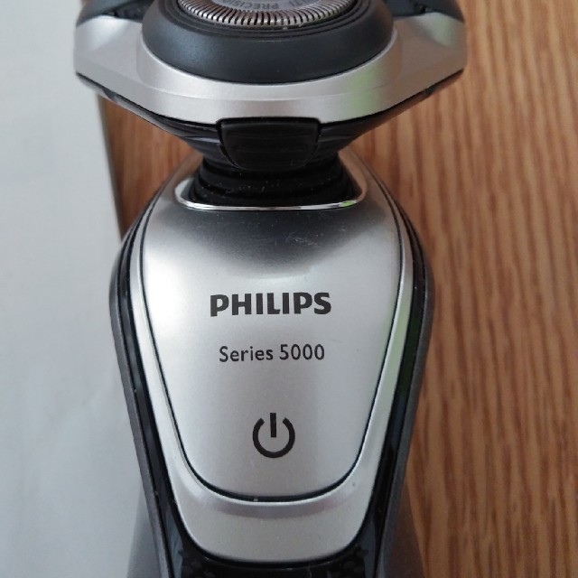 PHILIPS(フィリップス)のフィリップス　電気シェーバー スマホ/家電/カメラの美容/健康(メンズシェーバー)の商品写真