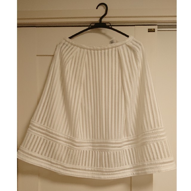 H&M(エイチアンドエム)のH&M ホワイト レーススカート レディースのスカート(ひざ丈スカート)の商品写真