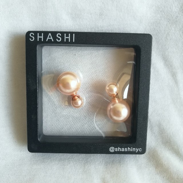 Shashi(シャシ)の新品未使用★SHASHI★ダブルパール ピアス《ローズパール》 レディースのアクセサリー(ピアス)の商品写真