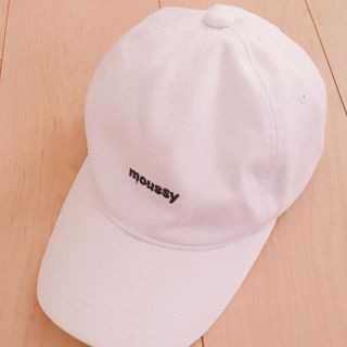 マウジー(moussy)のmoussy マウジーロゴキャップ 帽子 白(キャップ)