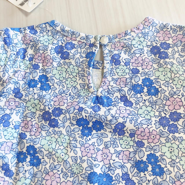 babyGAP(ベビーギャップ)のbabygap 花柄 トップス フリル Tシャツ 90 新品 キッズ/ベビー/マタニティのキッズ服女の子用(90cm~)(Tシャツ/カットソー)の商品写真