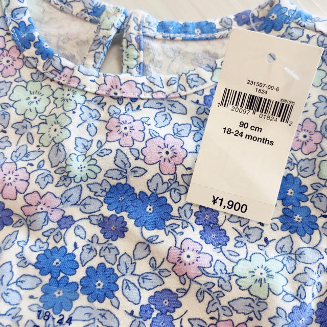 babyGAP(ベビーギャップ)のbabygap 花柄 トップス フリル Tシャツ 90 新品 キッズ/ベビー/マタニティのキッズ服女の子用(90cm~)(Tシャツ/カットソー)の商品写真