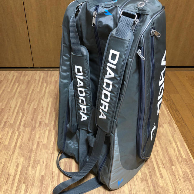 DIADORA - DIADORA ディアドラ テニス ラケットバッグ 12本 自立の通販 by やまもと's shop｜ディアドラならラクマ