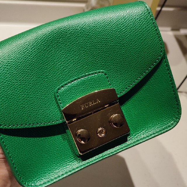 Furla(フルラ)のFurla ミニショルダーバッグ　緑色 レディースのバッグ(ショルダーバッグ)の商品写真