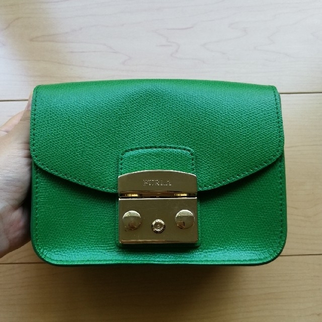 Furla(フルラ)のFurla ミニショルダーバッグ　緑色 レディースのバッグ(ショルダーバッグ)の商品写真