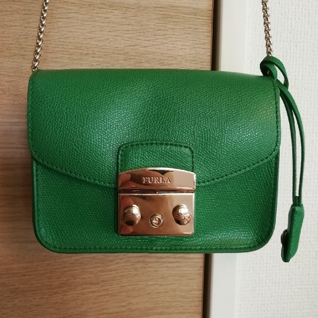 レディースFurla ミニショルダーバッグ　緑色