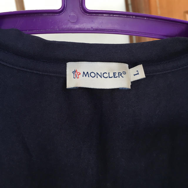 MONCLER(モンクレール)のモンクレール Ｖネック Tシャツ メンズのトップス(Tシャツ/カットソー(半袖/袖なし))の商品写真