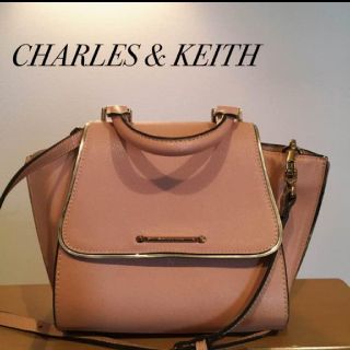 チャールズアンドキース(Charles and Keith)のCHARLES & KEITHチャールズ＆キース　バッグ(ショルダーバッグ)