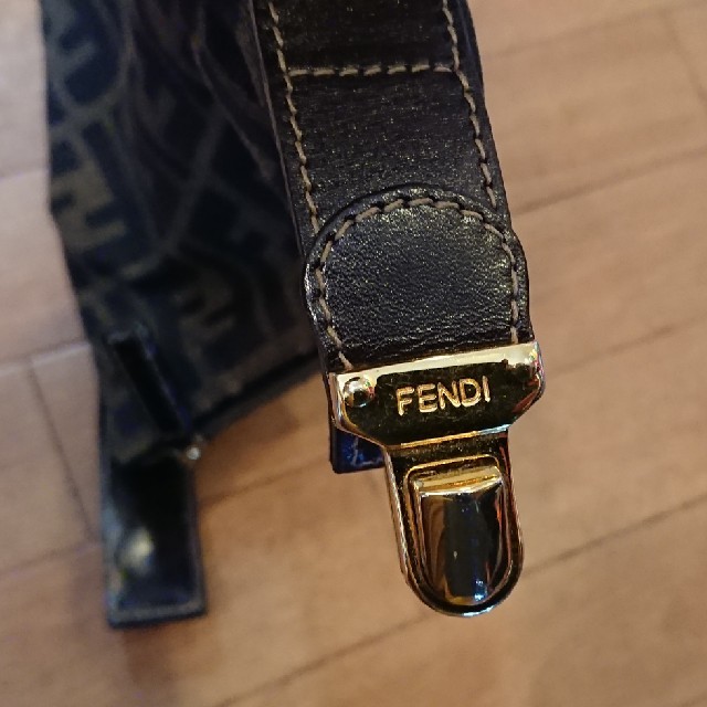 FENDI(フェンディ)の☆FENDI 訳あり ポーチ☆  レディースのファッション小物(ポーチ)の商品写真