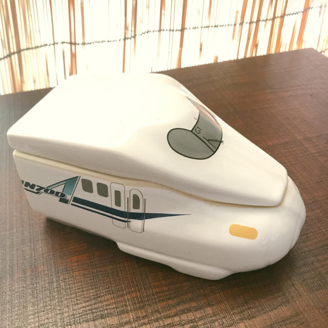 JR(ジェイアール)の駅弁の淡路屋の新幹線お弁当    新幹線  N700系？ インテリア/住まい/日用品のキッチン/食器(弁当用品)の商品写真