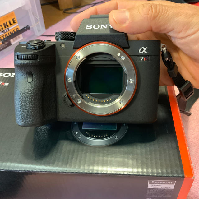 超高品質で人気の  ミラーレスカメラ  R3 α7 Sony - SONY 美品 保証書あります！  ミラーレス一眼