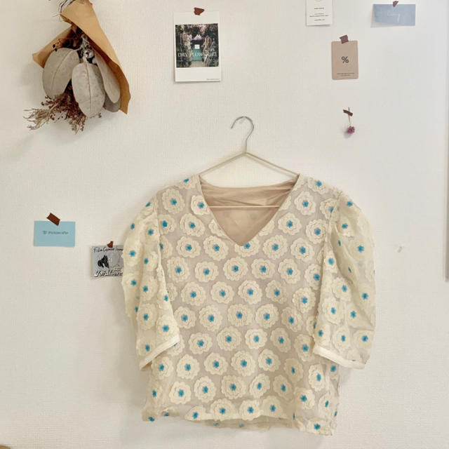 Isn't She? ハーフスリーブ刺繍 レトロブラウス レディースのトップス(シャツ/ブラウス(長袖/七分))の商品写真