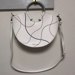 チャールズアンドキース(Charles and Keith)のCharles&Keith 白 ショルダーバッグ ねむい様専用(ショルダーバッグ)