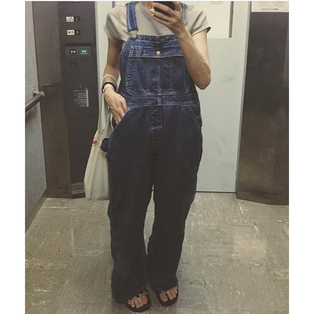 holiday(ホリデイ)のBIG DENIM OVERALL ビッグデニムオーバーオール レディースのパンツ(サロペット/オーバーオール)の商品写真