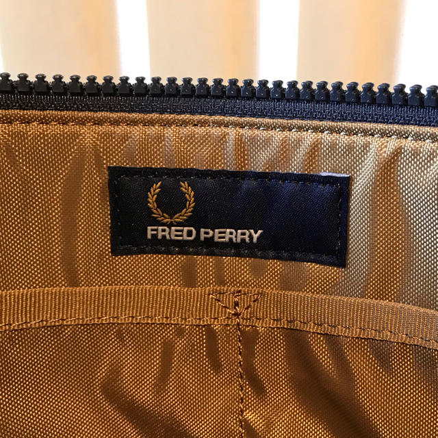 FRED PERRY(フレッドペリー)のフレッドペリー  FRED PERRY サコッシュバック 肩がけバッグ メンズのバッグ(ショルダーバッグ)の商品写真