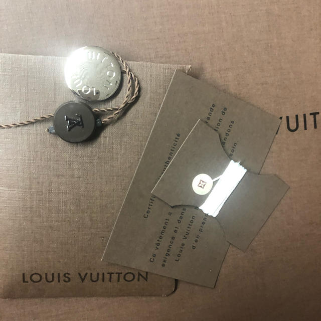 LOUIS VUITTON(ルイヴィトン)のLVミラー換えボタンとタグ その他のその他(その他)の商品写真