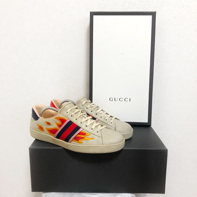 Gucci(グッチ)の【廃盤】 GUCCI ACE スニーカー フレイム メンズ 7 ファイヤー 白 メンズの靴/シューズ(スニーカー)の商品写真