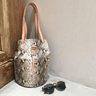 TODAYFULパイソンバケットバック Python Bucket Bag