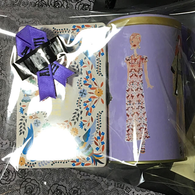 ANNA SUI(アナスイ)の20(火)まで！完売品！新品・未開封 ANNA SUI ヨックモック コラボ☆ 食品/飲料/酒の食品(菓子/デザート)の商品写真