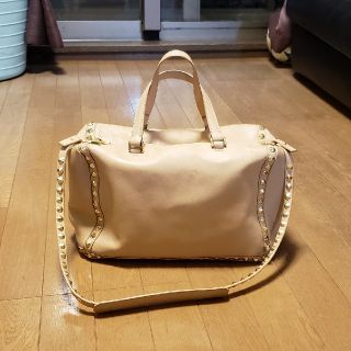 ザラ(ZARA)の【ヘンリー様専用】ZARA⭐ザラ⭐スタッズ ベージュ 革ハンドバッグ(ハンドバッグ)