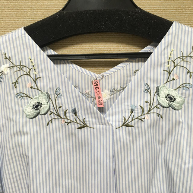 Apuweiser-riche(アプワイザーリッシェ)の刺繍ブラウス(ストライプ) レディースのトップス(シャツ/ブラウス(半袖/袖なし))の商品写真