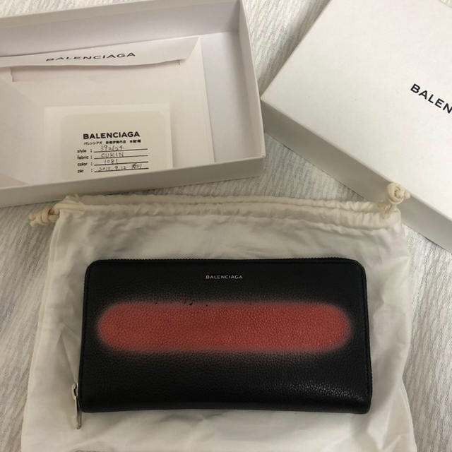 Balenciaga(バレンシアガ)のバレンシアガ ピンク スプレー　財布 レディースのファッション小物(財布)の商品写真