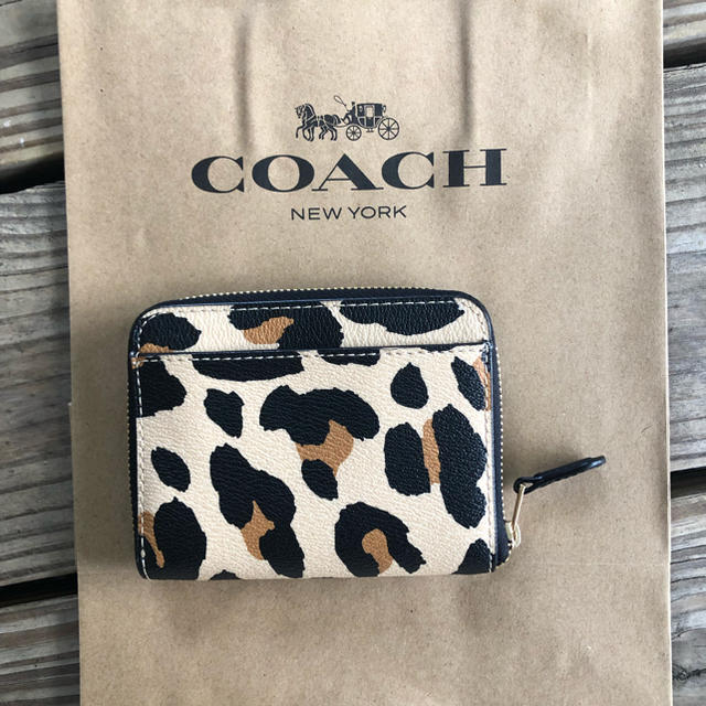 COACH コーチ　折り財布　ブラック　ホワイト　アニマル柄　二つ折り財布