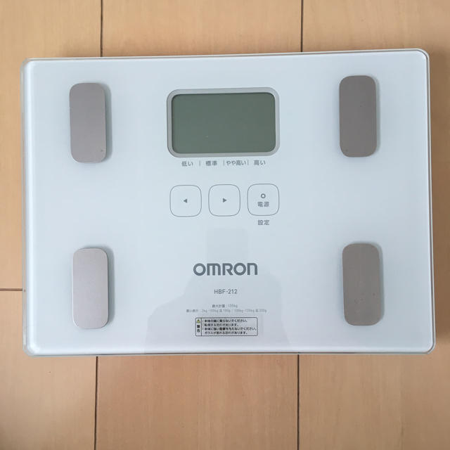 OMRON(オムロン)のオムロンHBF-212 スマホ/家電/カメラの美容/健康(体重計/体脂肪計)の商品写真