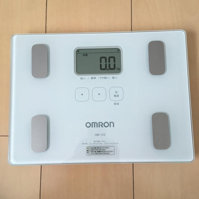 OMRON(オムロン)のオムロンHBF-212 スマホ/家電/カメラの美容/健康(体重計/体脂肪計)の商品写真