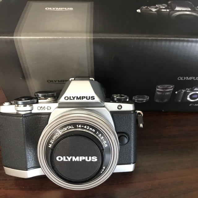 OLYMPUS(オリンパス)のOM-D E-M10 EZ ダブルズームキット スマホ/家電/カメラのカメラ(ミラーレス一眼)の商品写真