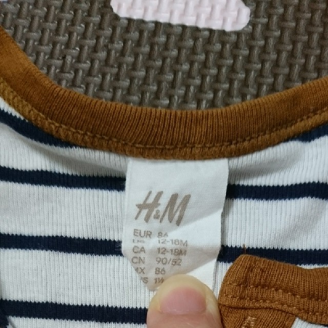 H&M(エイチアンドエム)のH&M 長袖ロンパース 86 キッズ/ベビー/マタニティのベビー服(~85cm)(ロンパース)の商品写真