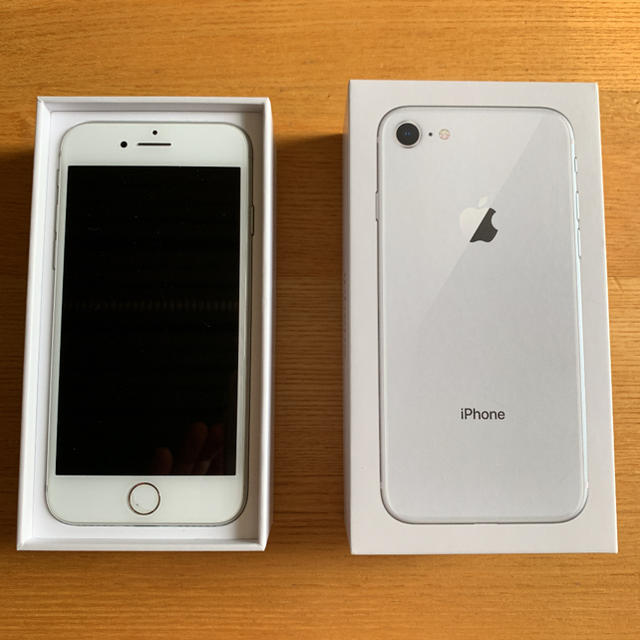 iPhone 8 Silver 256GB au 残債無