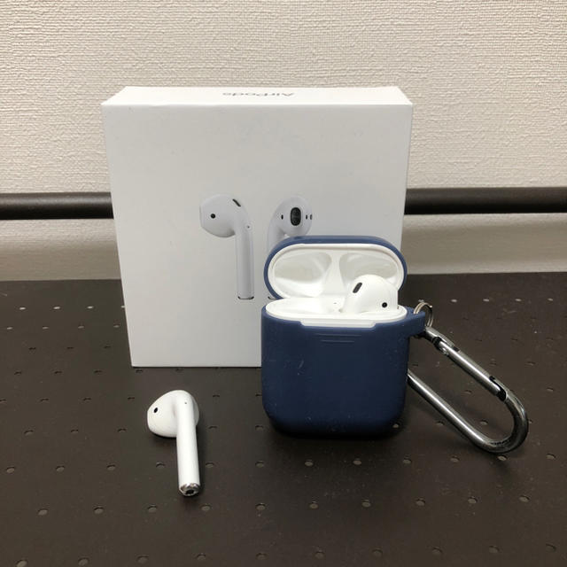 Apple(アップル)のAirPods左耳のみ スマホ/家電/カメラのオーディオ機器(ヘッドフォン/イヤフォン)の商品写真