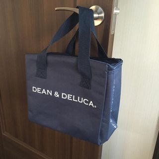 ディーンアンドデルーカ(DEAN & DELUCA)の【新品】DEAN＆DELUCA 保冷バッグ ネイビー(弁当用品)