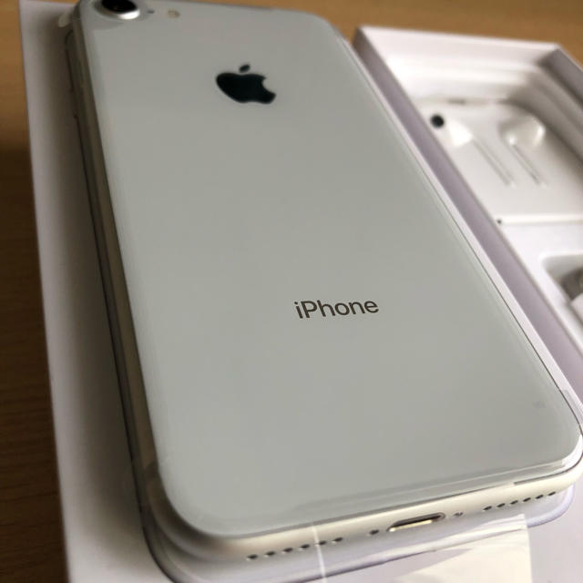 iPhone 8 Space silver 64 GB au SIMスマートフォン/携帯電話
