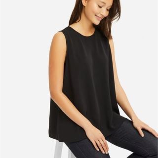 ユニクロ(UNIQLO)の未使用 UNIQLO ユニクロドレープブラウス(ノースリーブ)黒(シャツ/ブラウス(半袖/袖なし))