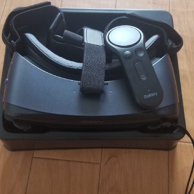 Galaxy Gear VR with controller