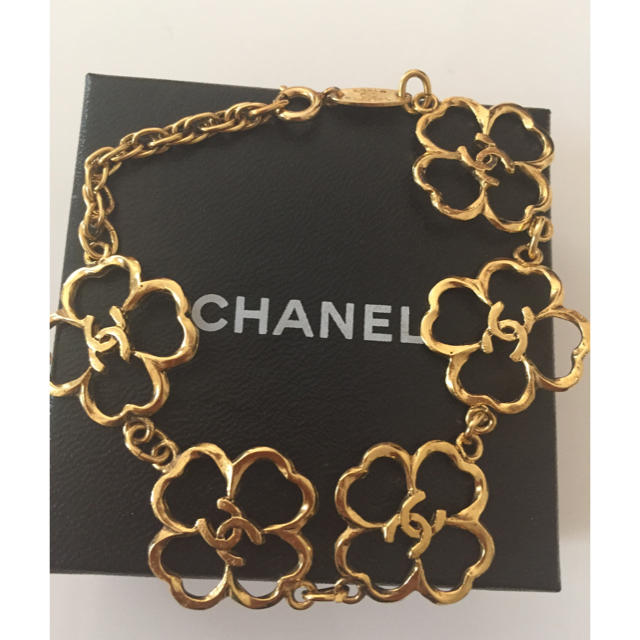 CHANEL(シャネル)のシャネル カメリアブレスレット レディースのアクセサリー(ブレスレット/バングル)の商品写真