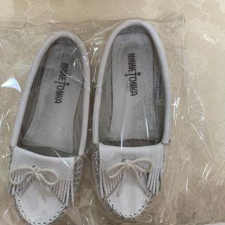 ミネトンカ(Minnetonka)のMINNETONKA ミネトンカ モカシン 白(スリッポン/モカシン)