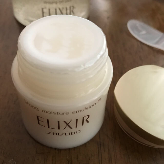 ELIXIR(エリクシール)のエリクシールジェルパックとリフトモイストのセット コスメ/美容のスキンケア/基礎化粧品(パック/フェイスマスク)の商品写真