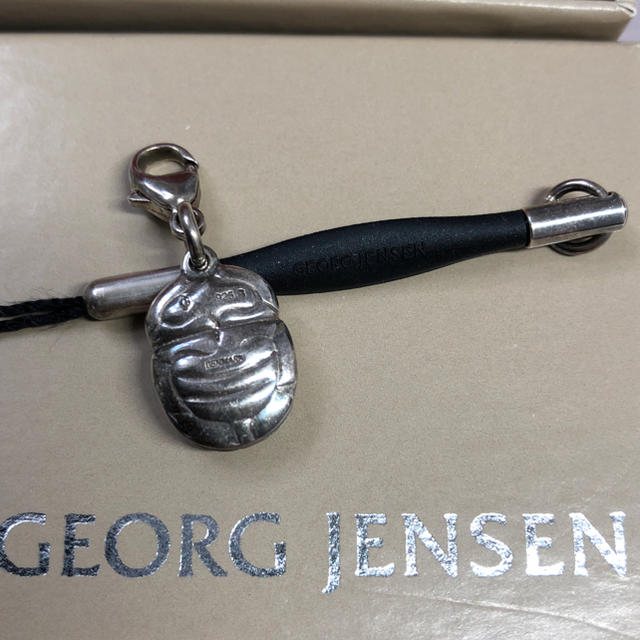 Georg Jensen(ジョージジェンセン)のジョージジェンセン シルバーストラップ スカラベチャーム レディースのファッション小物(キーホルダー)の商品写真