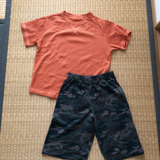 UNIQLO(ユニクロ)のユニクロ キッズ パジャマ 130 キッズ/ベビー/マタニティのキッズ服男の子用(90cm~)(パジャマ)の商品写真