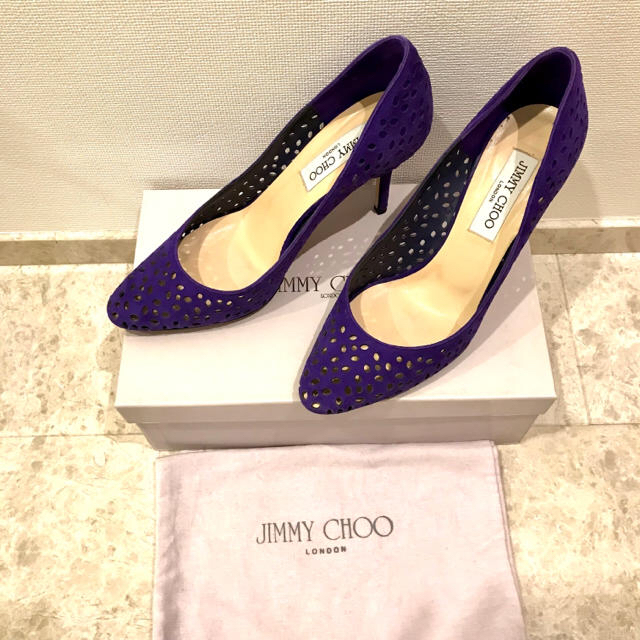 JIMMY CHOO(ジミーチュウ)の美品❣️裏張り済み ジミー チュウ スエード パンチング パンプス 紫 パープル レディースの靴/シューズ(ハイヒール/パンプス)の商品写真