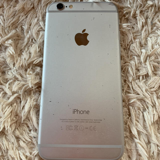 iPhone(アイフォーン)のiPhone 6 silver SIMフリー版 スマホ/家電/カメラのスマートフォン/携帯電話(スマートフォン本体)の商品写真