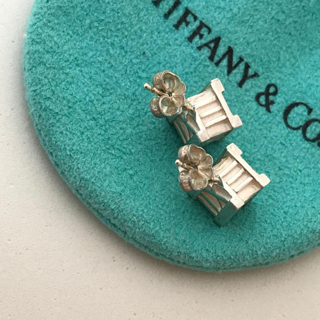 Tiffany & Co.(ティファニー)のTIFFANY 小粒アトラス  ピアス レディースのアクセサリー(ピアス)の商品写真